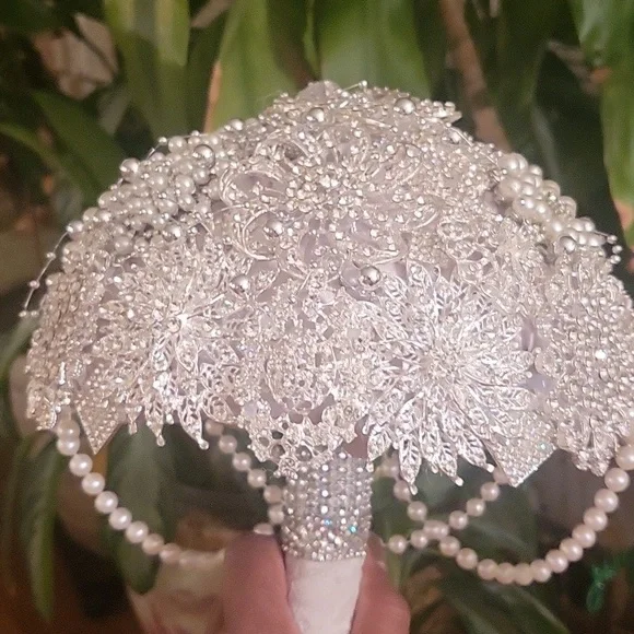 Silver brooch bouquet - Picture 6 of 7